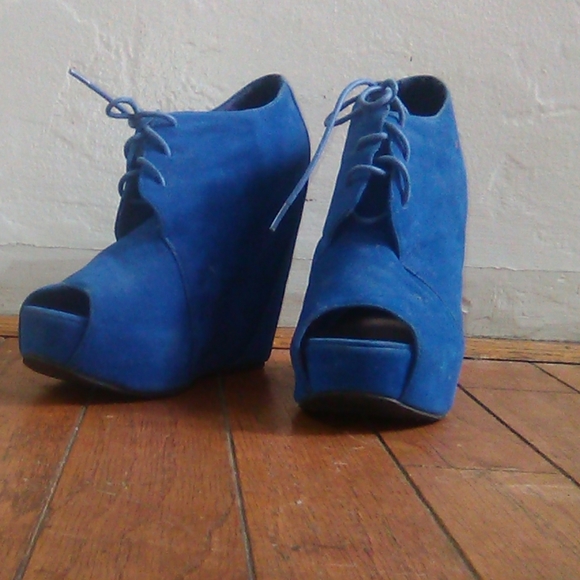 Shoes - Size 8 wedged heels